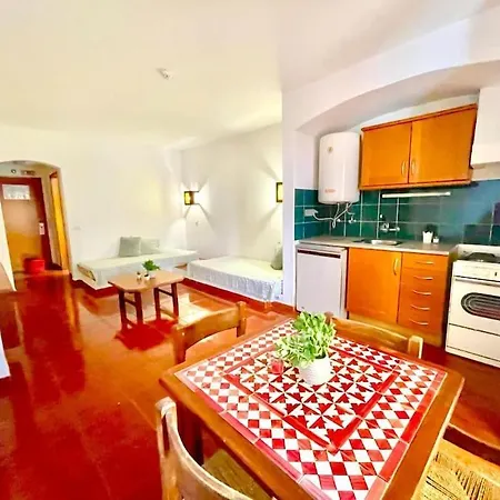 Apartment T1, Da Oura